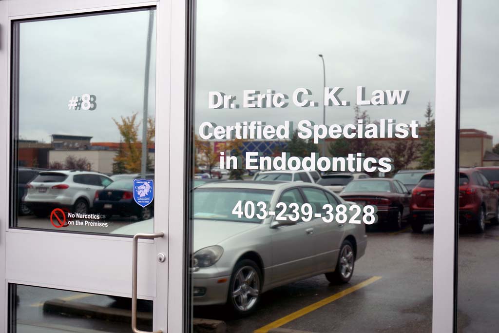 NW Endodontics Door Sign